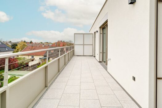 Traumhafte Dachgeschosswohnung in Deutsch-Wagram - 2 Terrassen, Erstbezug - PROVISION BEZAHLT DER ABGEBER Große Terrasse