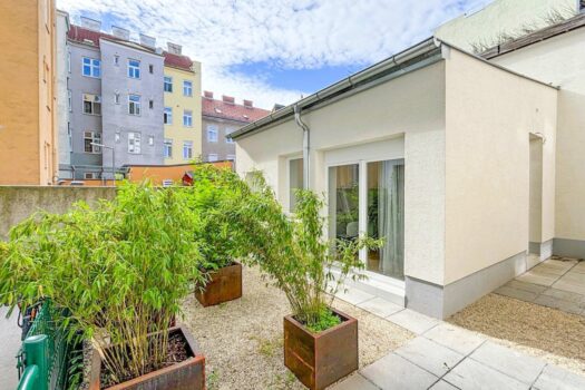 Atelier, Büro oder Mini Apartment mit Innenhof-Terrasse in absoluter Ruhelage! Vorplatz / Terrasse
