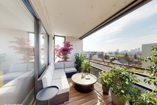 Loggia mit Weitblick über das Donaufeld