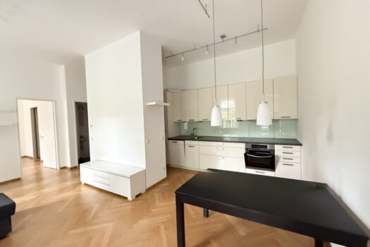 Schöner Altbau in einer parkähnliche Anlage! Wohnküche