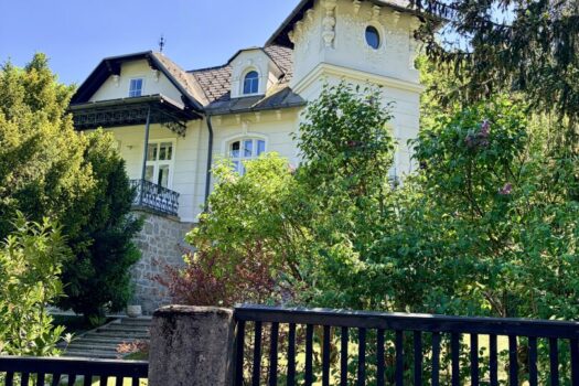 Eine Villa voller Seele, Geschichte und zeitloser Eleganz rXmLpg2UR6UuC982idmoC8